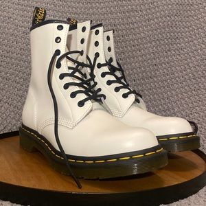 BRAND NEW DOC MARTENS (DR. Marten)